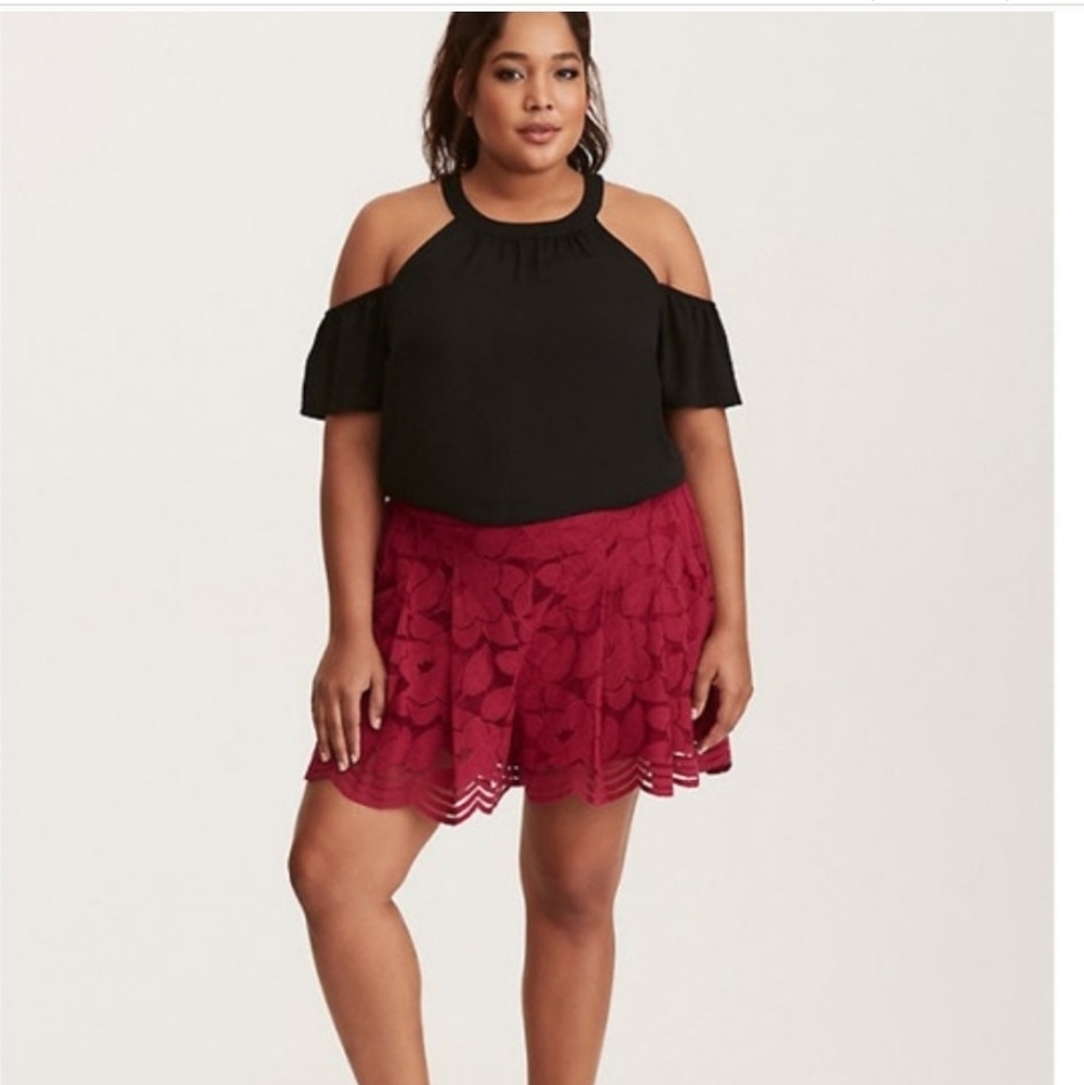TORRID VELVET ROSE FLOWY HOT PINK/ MAGENTA SHORTS